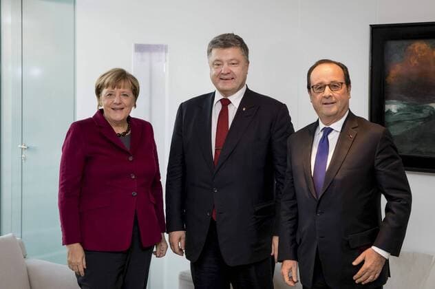 Poroshenko, Merkel and Hollande holding trilateral negotiations before Normandy Format meeting  Copyright: PalinchakxMikhail 478923