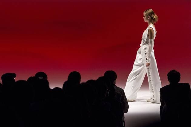 Tokyo Fashion Week - Hiroko Koshino Modenschau October 20, 2016 - Tokyo, Tokyo, Japan - A model walks the runway during the Hiroko Koshino show as part of Fashion Week Tokyo Spring Summer 2017. Tokyo Japan - ZUMAc166 20161020_zap_c166_003