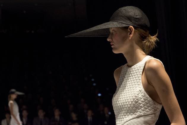 Tokyo Fashion Week - Hiroko Koshino Modenschau October 20, 2016 - Tokyo, Tokyo, Japan - A model walks the runway during the Hiroko Koshino show as part of Fashion Week Tokyo Spring Summer 2017. Tokyo Japan - ZUMAc166 20161020_zap_c166_005