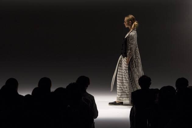 Tokyo Fashion Week - Hiroko Koshino Modenschau October 20, 2016 - Tokyo, Tokyo, Japan - A model walks the runway during the Hiroko Koshino show as part of Fashion Week Tokyo Spring Summer 2017. Tokyo Japan - ZUMAc166 20161020_zap_c166_013