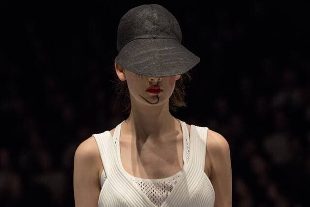 Tokyo Fashion Week - Hiroko Koshino Modenschau October 20, 2016 - Tokyo, Tokyo, Japan - A model walks the runway during the Hiroko Koshino show as part of Fashion Week Tokyo Spring Summer 2017. Tokyo Japan - ZUMAc166 20161020_zap_c166_030