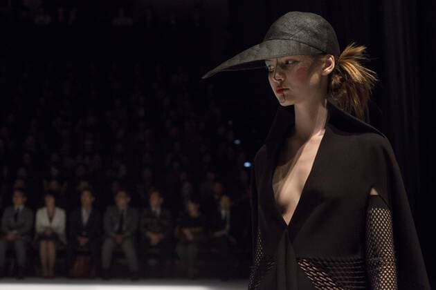 Tokyo Fashion Week - Hiroko Koshino Modenschau October 20, 2016 - Tokyo, Tokyo, Japan - A model walks the runway during the Hiroko Koshino show as part of Fashion Week Tokyo Spring Summer 2017. Tokyo Japan - ZUMAc166 20161020_zap_c166_033