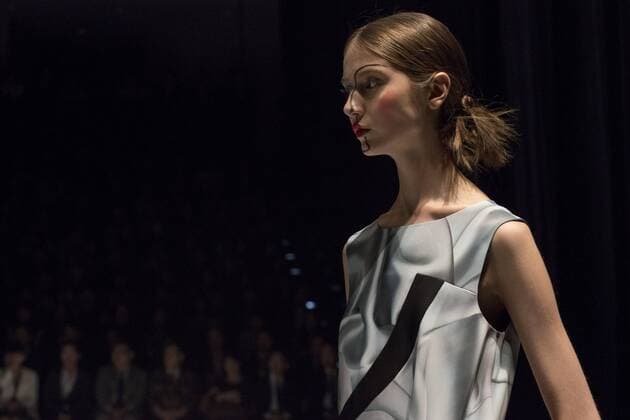 Tokyo Fashion Week - Hiroko Koshino Modenschau October 20, 2016 - Tokyo, Tokyo, Japan - A model walks the runway during the Hiroko Koshino show as part of Fashion Week Tokyo Spring Summer 2017. Tokyo Japan - ZUMAc166 20161020_zap_c166_023