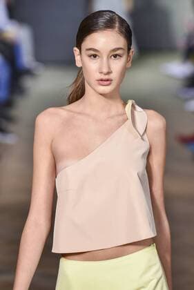 (161020) -- TBILISI, Oct. 20, 2016 -- A model presents a creation by Lara Quint from Georgia during Tbilisi Fashion Week Spring Summer 2017, in Tbilisi, capital of Georgia, Oct. 20, 2016. ) GEORGIA-TBILISI-FASHION WEEK GiorgixInduashvili 