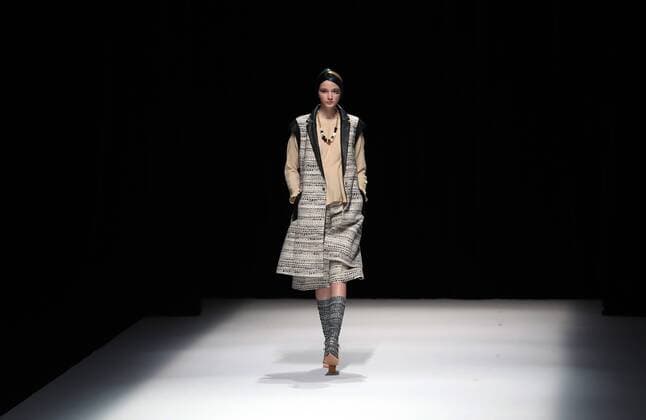 October 21, 2016, Tokyo, Japan - A model displays a creation of Japanese designer Yuma Koshino at her 2017 spring summer collection in Tokyo as a part of Japan Fashion Week on Friday, October 21, 2016.  (lwxa005630)