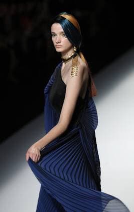 October 21, 2016, Tokyo, Japan - A model displays a creation of Japanese designer Yuma Koshino at her 2017 spring summer collection in Tokyo as a part of Japan Fashion Week on Friday, October 21, 2016.  (lwxa005644)