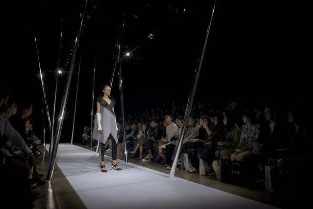 October 21, 2016 - Tokyo, Tokyo, Japan - A model presents a creation by designer Keiichiro Yuri for brand keiichirosense as part of Fashion Week Tokyo Spring Summer 2017. Tokyo Japan - ZUMAc166 20161021_zap_c166_026