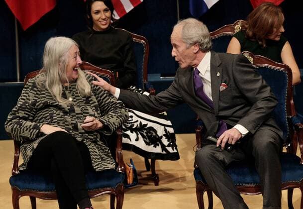Prinzessin-von-Asturien-Preis US writer Richard Ford (R), winner 2016 Princess of Asturias Award of Literature, chats with British historian Mary Beard, winner 2016 Princess of Asturias Award of Social Sciences, during the 36th edition of the Princess of Asturias Awards handover ceremony at the Campoamor Theatre in Oviedo, province of Asturias, northern Spain, 21 October 2016. Princess of Asturias Awards handover ceremony !ACHTUNG: NUR REDAKTIONELLE NUTZUNG!  GRA427 20161021-636126754613769996