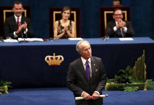 Prinzessin-von-Asturien-Preis US wirter Richard Ford after receiving the Princess of Asturias Award of Letters during to the 36th edition of the Princess of Asturias Awards handover ceremony at the Campoamor Theatre in Oviedo, province of Asturias, northern Spain, 21 October 2016. Princess of Asturias Awards handover ceremony !ACHTUNG: NUR REDAKTIONELLE NUTZUNG!  20161021-636126849857287688