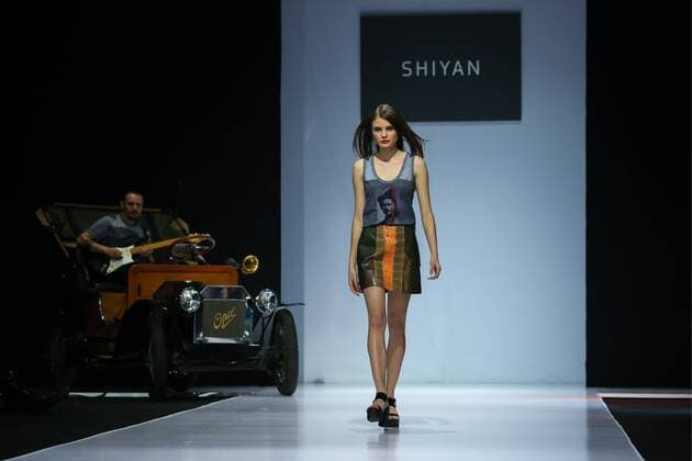 MOSCOW, RUSSIA - OCTOBER 21, 2016: A model showcases creations during a runway show for the Spring Summer 2017 collection by Russian fashion designer Ilya Shiyan at the 2016 Moscow Fashion Week, at Moscow s Gostiny Dvor Shopping and Exhibition Centre. Artyom Geodakyan TASS  TS035311