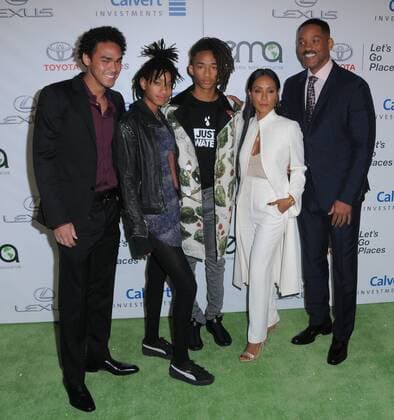 October 22, 2016 - Burbank, CA, United States - 22 October 2016 - Burbank, California. Trey Smith, Willow Smith, Jaden Smith, Jada Pinkett-Smith, Will Smith. 26th Annual Environmental Media Associations Awards held at Warner Bros. Studios. Photo Credit: AdMedia Burbank United States - ZUMAa123 20161022_zaa_a123_061
