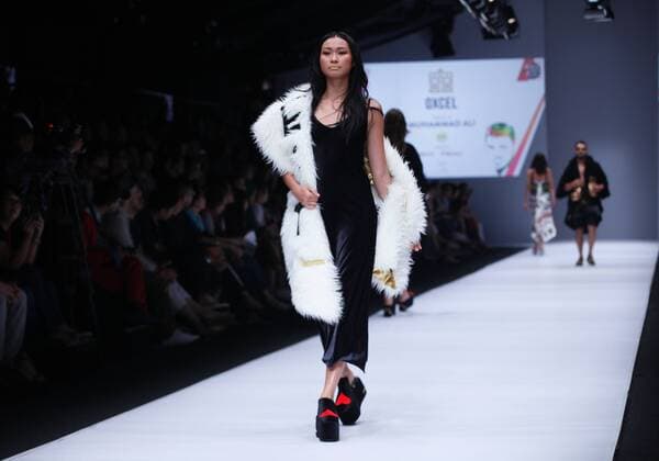 JFW 2017: Oxcel - Tribute To Muhammad Ali The Grazia Glitz & Glam showcased their designs in one collection christened as Tribute to Legends . The most anticipated events in Jakarta Fashion Week, this year, Grazia Glitz & Glam is more often referred to as 3G. It has strictly curated celebrity designers who will participate in the runway. Oxcel took this chance to showcase her designs based on her love with the late Muhammad Ali.  GustixAldi
