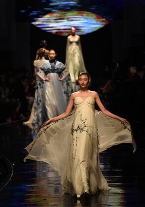 Models present creations designed by Laurence Xu on a fashion show during the opening ceremony of the 2016 Nanjing Historical and Cultural Cities Expo in Nanjing, capital of east China s Jiangsu Province, Oct. 23, 2016. ) (wyo) CHINA-NANJING-CITY EXPO-OPENING-FASHION SHOW (CN) SunxCan 