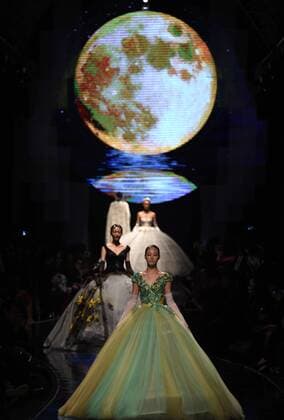 Models present creations designed by Laurence Xu on a fashion show during the opening ceremony of the 2016 Nanjing Historical and Cultural Cities Expo in Nanjing, capital of east China s Jiangsu Province, Oct. 23, 2016. ) (wyo) CHINA-NANJING-CITY EXPO-OPENING-FASHION SHOW (CN) SunxCan 