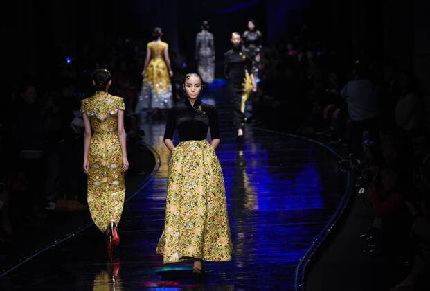 Models present creations designed by Laurence Xu on a fashion show during the opening ceremony of the 2016 Nanjing Historical and Cultural Cities Expo in Nanjing, capital of east China s Jiangsu Province, Oct. 23, 2016. ) (wyo) CHINA-NANJING-CITY EXPO-OPENING-FASHION SHOW (CN) SunxCan 