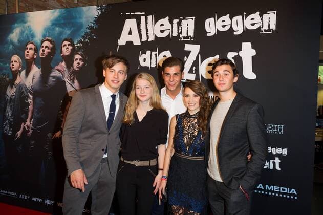 Timmi Trinks, Stephanie Amarell, Ugur Ekeroglu, Janina Fautz und Timon Wloka - Premiere Allein gegen die Zeit in der Kulturbrauerei in Berlin am 24.10.2016. Premiere ALLEIN GEGEN DIE ZEIT