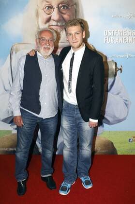 Dieter Hallervorden mit Sohn Johannes Hallervorden bei der Premiere des Kinofilms Ostfriesisch für Anfänger im Kino in der Astor Filmlounge. Berlin, 24.10.2016 Foto:xS.xGabschx xFuturexImage