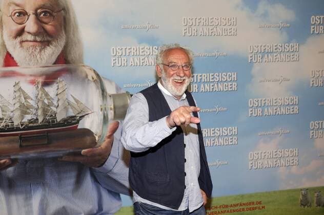 Bilder des Tages Dieter Hallervorden bei der Premiere des Kinofilms Ostfriesisch für Anfänger im Kino in der Astor Filmlounge. Berlin, 24.10.2016 Foto:xS.xGabschx xFuturexImage