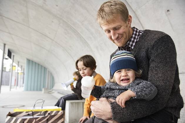 Crying boy sitting on father s lap, brother waiting in background model released Symbolfoto  FSF00459