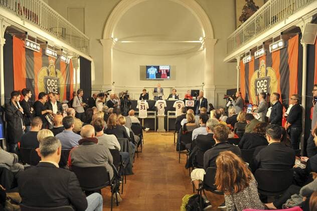 NEWS : Versteigerung von OGC Nizza Fußballtrikots für die Terroropfer-Hilfe (Organisation promenade des anges) in Nizza - 26 10 2016 NorbertScanella Panoramic 