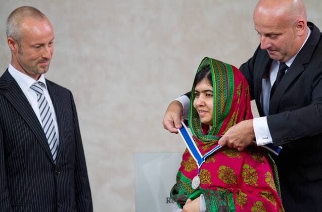 Berühmte Feministinnen, Malala Yousafzai 24-05-2014 Middelburg Paskal Jakobsen and Malala Yousafzai at the Four Freedom Awards ceremony in Middelburg.  Copyright: PPEx