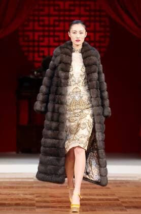 BEIJING, Oct. 25, 2016 -- A model presents a creation by designer Zhang Zhifeng at a haute couture show during the China Fashion Week in Beijing, capital of China, Oct. 25, 2016. The fashion week was held in Beijing from Oct. 25 to Nov. 2. ) (ry) CHINA-BEIJING-FASHION WEEK (CN) ChenxJianli 