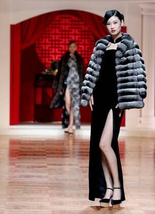 BEIJING, Oct. 25, 2016 -- A model presents a creation by designer Zhang Zhifeng at a haute couture show during the China Fashion Week in Beijing, capital of China, Oct. 25, 2016. The fashion week was held in Beijing from Oct. 25 to Nov. 2. ) (ry) CHINA-BEIJING-FASHION WEEK (CN) ChenxJianli 