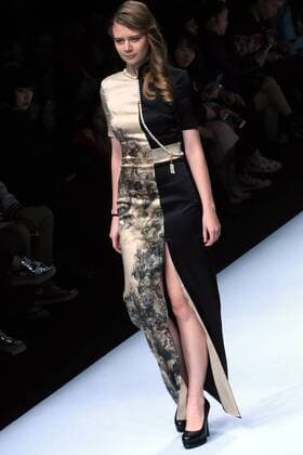 BEIJING, Oct. 25, 2016 -- A model presents a creation of Qipao, or cheongsam, by designer Gong Hangyu at a fashion show during the China Fashion Week in Beijing, capital of China, Oct. 25, 2016. The fashion week was held in Beijing from Oct. 25 to Nov. 2. ) (ry) CHINA-BEIJING-FASHION WEEK (CN) LixMingfang 