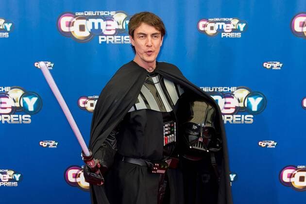 Koeln, Germany 26.10.2016, Deutscher Comedypreis 2016, Matze Knop als Darth Vader auf dem roten Teppich ( DeFodi001