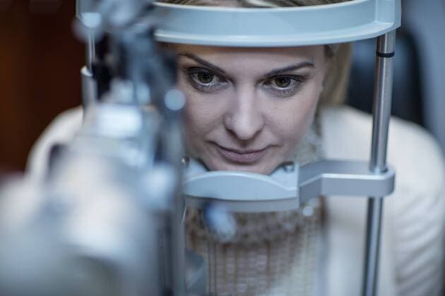 Mature woman doing eye test at the optometrist s model released Symbolfoto property released  ZEF10563