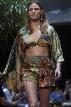 A model presents the creations of Agua de Coco by Liana Thomaz during a fashion show at Sao Paulo Fashion Week in Sao Paulo, Brazil, 26 October 2016. SAO PAULO FASHION WEEK !ACHTUNG: NUR REDAKTIONELLE NUTZUNG!  SAO001 20161026-636131070556500884