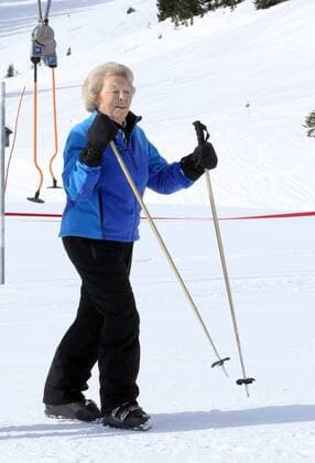 23-02-2015 Lech Princess Beatrix pose for the media during a photo session in the Austrian skiing resort of Lech. The Dutch Royal family is spending their winter vacation in the western Austrian province of Vorarlberg.  Copyright: PPEx