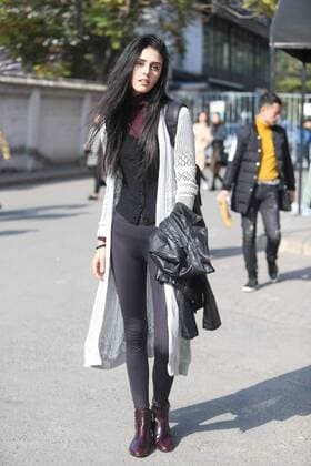 October 26, 2016 - Beijing, Beijing, China - Beijing,CHINA-October 26 2016: (EDITORIAL USE ONLY.CHINA OUT) Street snap of China Fashion Week in Beijing, October 26th, 2016. Beijing China  - ZUMAs145 20161026_zaa_s145_006
