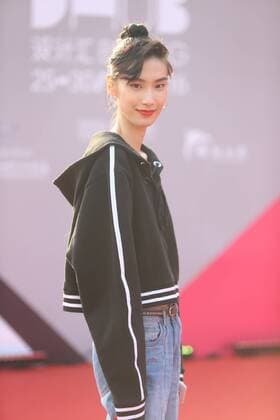 October 26, 2016 - Beijing, Beijing, China - Beijing,CHINA-October 26 2016: (EDITORIAL USE ONLY.CHINA OUT) Street snap of China Fashion Week in Beijing, October 26th, 2016. Beijing China  - ZUMAs145 20161026_zaa_s145_020