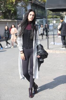 October 26, 2016 - Beijing, Beijing, China - Beijing,CHINA-October 26 2016: (EDITORIAL USE ONLY.CHINA OUT) Street snap of China Fashion Week in Beijing, October 26th, 2016. Beijing China  - ZUMAs145 20161026_zaa_s145_005