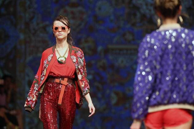 A model takes the catwalk wearing a design by Spanish designer Ana Locking during the 11th. Lima s Fashion Week, in Lima, Peru, 26 October 2016. Lima s Fashion Week !ACHTUNG: NUR REDAKTIONELLE NUTZUNG!  LIM112 20161027-636131462915389608