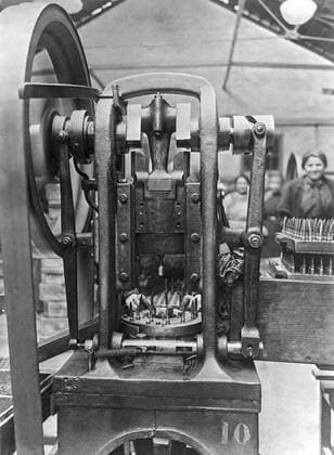 United States: February 11, 1918 Women making bullets in a factory during the war. xUnderwoodxArchives 4-WWI-US-HF_17