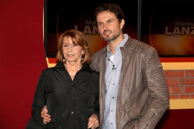 Senta Berger und ihr Sohn Simon Verhoeven zu Gast in der M.Lanz (ZDF) Talkshow am 26.10.2016 in Hamburg M.Lanz (ZDF) Talkshow am 26.10.2016 in Hamburg 