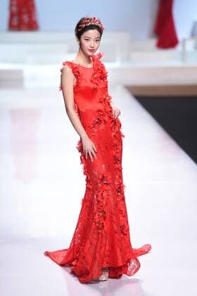 October 27, 2016 - Beijing, Beijing, China - Beijing,CHINA-October 27 2016: (EDITORIAL USE ONLY. CHINA OUT) ..A model shows a wedding dress of designer Tsaim Meiyue s collections at China Fashion Week in Beijing, October 27th, 2016. Beijing China  - ZUMAs145 20161027_zaa_s145_133