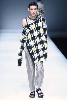 October 28, 2016 - Beijing, Beijing, China - Beijing,CHINA-October 27 2016: (EDITORIAL USE ONLY. CHINA OUT) A model presents a creation of SIVICO at the China Fashion Week in Beijing. The SIVICO collections are released at the China Fashion Week (S S 2017) in Beijing, October 27th, 2016. Beijing China  - ZUMAs145 20161028_zaa_s145_005