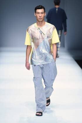 October 28, 2016 - Beijing, Beijing, China - Beijing,CHINA-October 27 2016: (EDITORIAL USE ONLY. CHINA OUT) A model presents a creation of SIVICO at the China Fashion Week in Beijing. The SIVICO collections are released at the China Fashion Week (S S 2017) in Beijing, October 27th, 2016. Beijing China  - ZUMAs145 20161028_zaa_s145_011