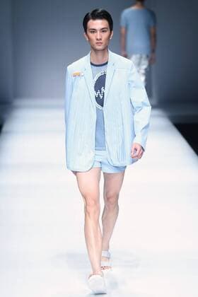 October 28, 2016 - Beijing, Beijing, China - Beijing,CHINA-October 27 2016: (EDITORIAL USE ONLY. CHINA OUT) A model presents a creation of SIVICO at the China Fashion Week in Beijing. The SIVICO collections are released at the China Fashion Week (S S 2017) in Beijing, October 27th, 2016. Beijing China  - ZUMAs145 20161028_zaa_s145_032