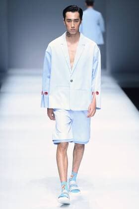 October 28, 2016 - Beijing, Beijing, China - Beijing,CHINA-October 27 2016: (EDITORIAL USE ONLY. CHINA OUT) A model presents a creation of SIVICO at the China Fashion Week in Beijing. The SIVICO collections are released at the China Fashion Week (S S 2017) in Beijing, October 27th, 2016. Beijing China  - ZUMAs145 20161028_zaa_s145_038