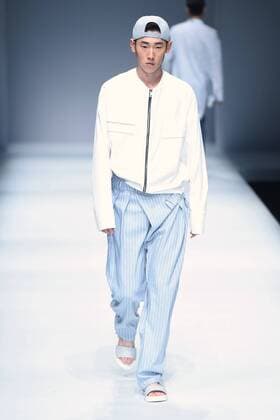 October 28, 2016 - Beijing, Beijing, China - Beijing,CHINA-October 27 2016: (EDITORIAL USE ONLY. CHINA OUT) A model presents a creation of SIVICO at the China Fashion Week in Beijing. The SIVICO collections are released at the China Fashion Week (S S 2017) in Beijing, October 27th, 2016. Beijing China  - ZUMAs145 20161028_zaa_s145_041