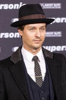 Tom Schilling bei der Premiere der Musik-Dokumentation Oasis: Supersonic im Kino International. Berlin, 27.10.2016 Foto:xB.xKriemannx xFuturexImage