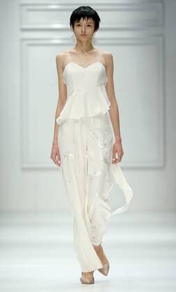 A model presents a creation of the Near White collection during the China Fashion Week in Beijing, capital of China, Oct. 27, 2016. ) (ssx) CHINA-BEIJING-FASHION WEEK(CN) ChenxJianli 
