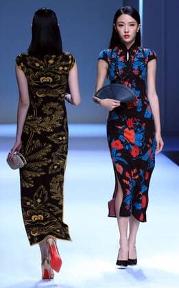 Models present creations by designer Zhuang Ganran for the Rabbit-Warm during the China Fashion Week in Beijing, capital of China, Oct. 28, 2016. ) (wyo) CHINA-BEIJING-FASHION WEEK(CN) LixMingfang 