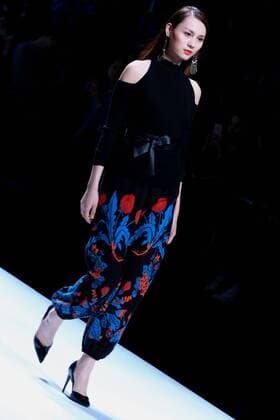 A model presents a creation by designer Zhuang Ganran for the Rabbit-Warm during the China Fashion Week in Beijing, capital of China, Oct. 28, 2016. ) (wyo) CHINA-BEIJING-FASHION WEEK(CN) LixMingfang 