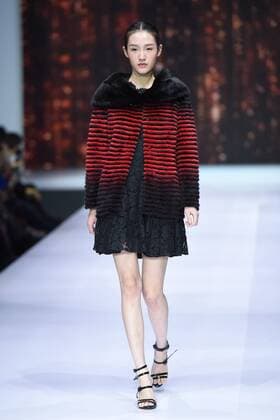 October 28, 2016 - Beijing, Beijing, China - Beijing,CHINA-October 28 2016: (EDITORIAL USE ONLY. CHINA OUT) ..A model presents a creation of the online shopping platform 10fur.com at China Fashion Week (S S 2017) in Beijing, October 28th, 2016. Beijing China  - ZUMAs145 20161028_zaa_s145_076