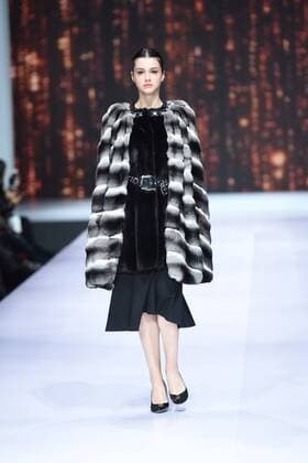 October 28, 2016 - Beijing, Beijing, China - Beijing,CHINA-October 28 2016: (EDITORIAL USE ONLY. CHINA OUT) ..A model presents a creation of the online shopping platform 10fur.com at China Fashion Week (S S 2017) in Beijing, October 28th, 2016. Beijing China  - ZUMAs145 20161028_zaa_s145_081